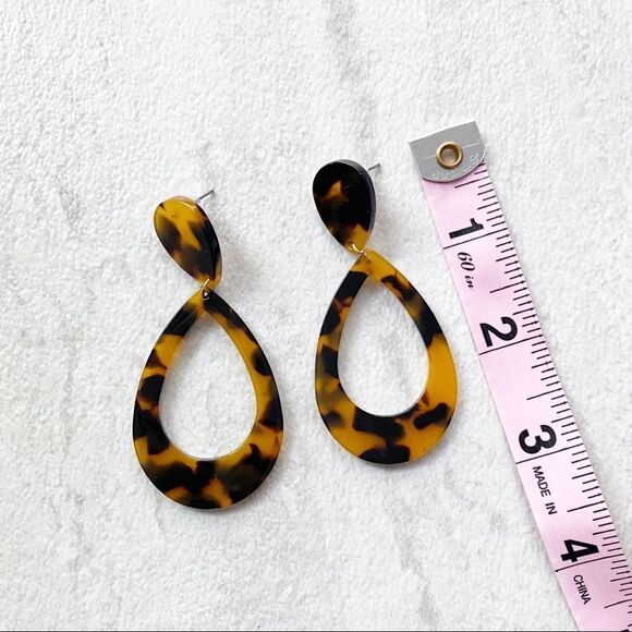 Tortoise Acrylic Earrings - Picture 6 of 7